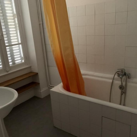  CHEVALIER IMMOBILIER : Immeuble | SAINT-AMAND-MONTROND (18200) | 250 m2 | 99 000 € 