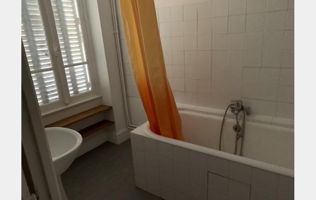 CHEVALIER IMMOBILIER : Immeuble | SAINT-AMAND-MONTROND (18200) | 250 m2 | 99 000 € 