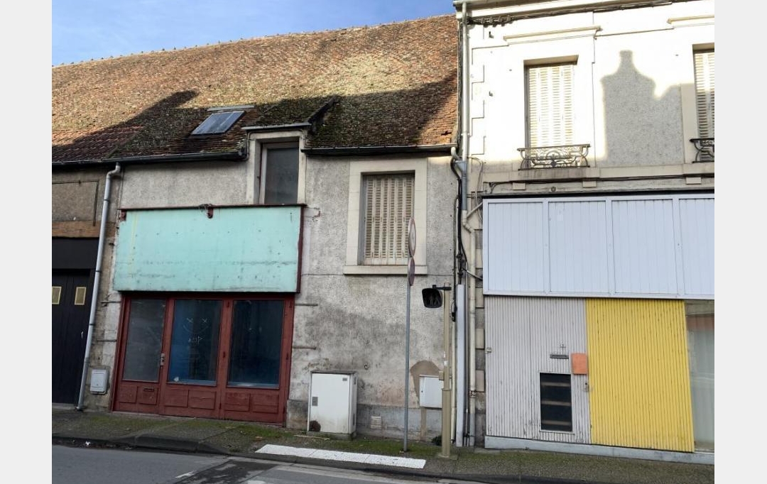 CHEVALIER IMMOBILIER : Immeuble | SAINT-AMAND-MONTROND (18200) | 250 m2 | 99 000 € 