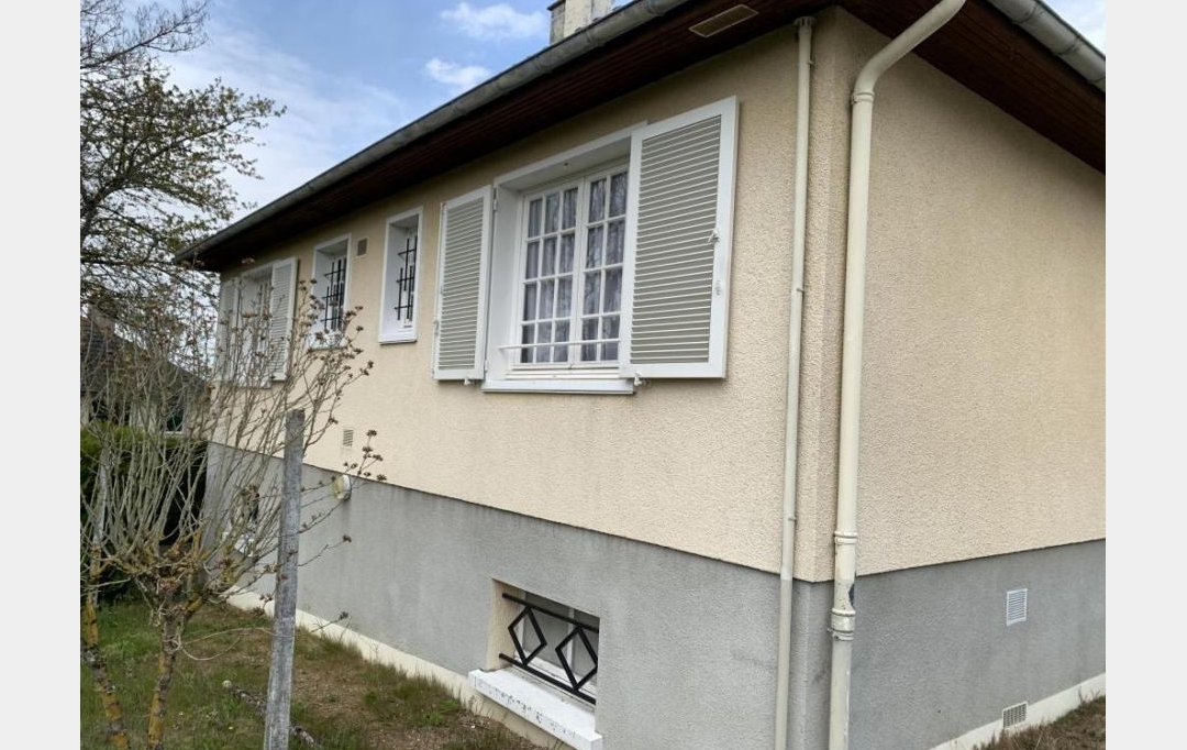 CHEVALIER IMMOBILIER : House | SAINT-AMAND-MONTROND (18200) | 91 m2 | 89 000 € 