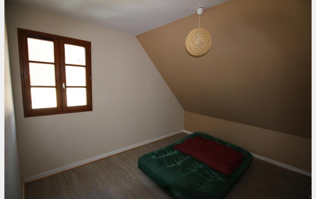 CHEVALIER IMMOBILIER : Appartement | SAINT-AMAND-MONTROND (18200) | 71 m2 | 65 000 € 