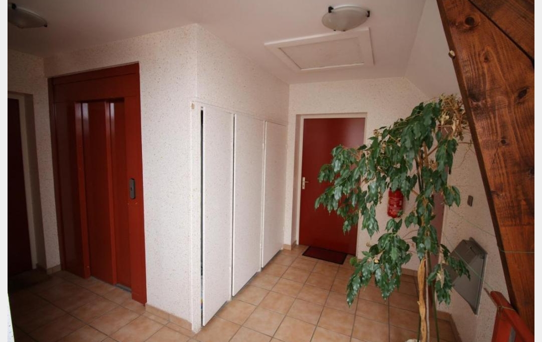 CHEVALIER IMMOBILIER : Appartement | SAINT-AMAND-MONTROND (18200) | 71 m2 | 65 000 € 