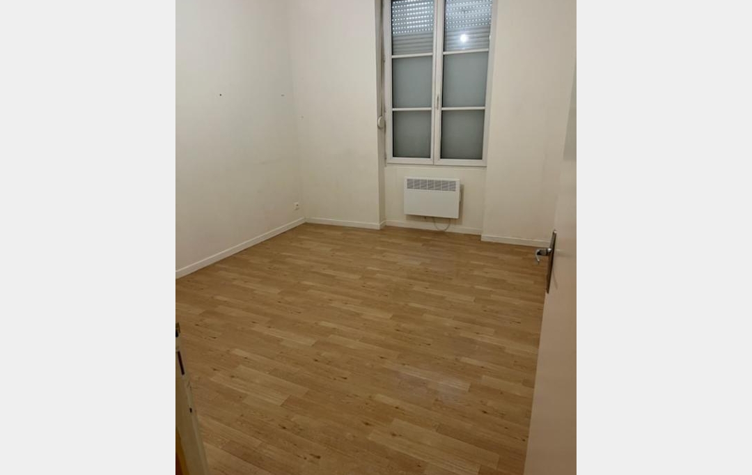 CHEVALIER IMMOBILIER : Appartement | SAINT-AMAND-MONTROND (18200) | 55 m2 | 42 000 € 