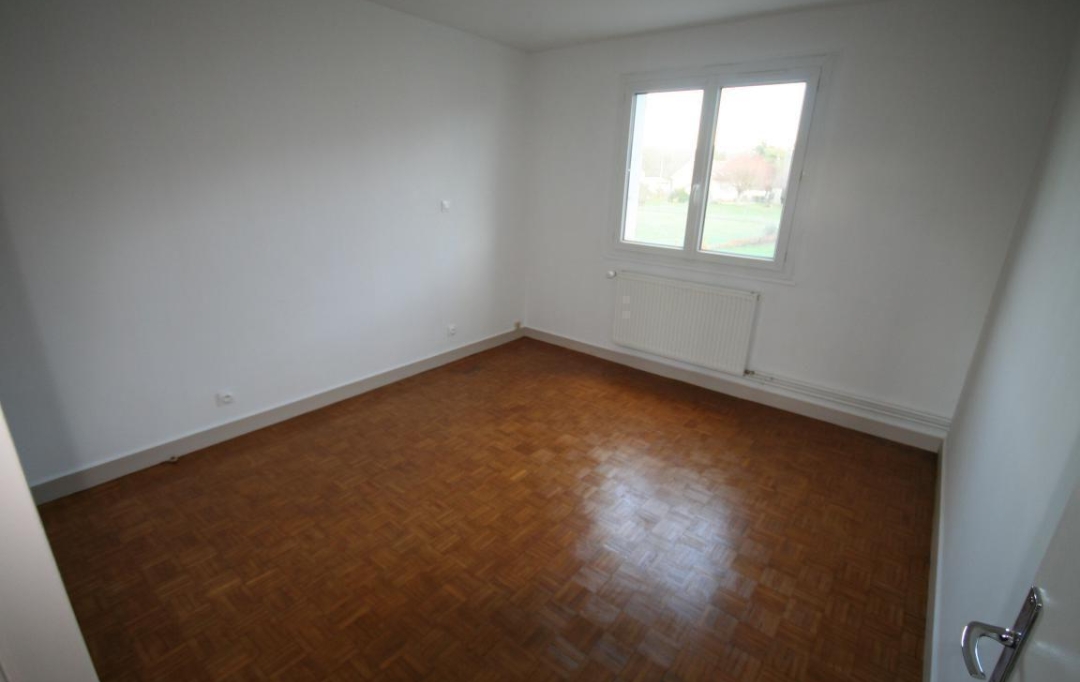 CHEVALIER IMMOBILIER : Immeuble | SAINT-AMAND-MONTROND (18200) | 620 m2 | 399 000 € 