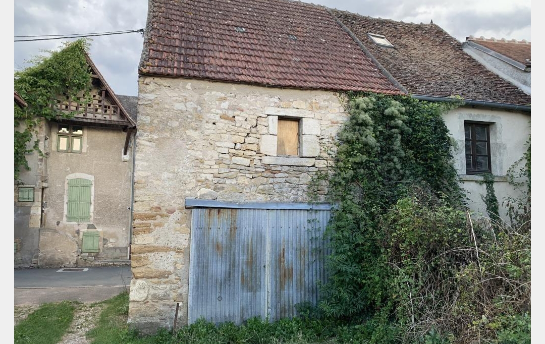 CHEVALIER IMMOBILIER : Garage / Parking | BRUERE-ALLICHAMPS (18200) | 60 m2 | 19 000 € 