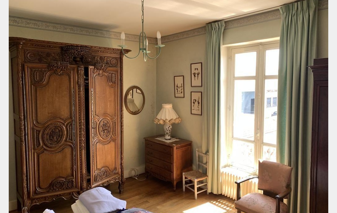 CHEVALIER IMMOBILIER : Maison / Villa | SAINT-AMAND-MONTROND (18200) | 193 m2 | 180 000 € 