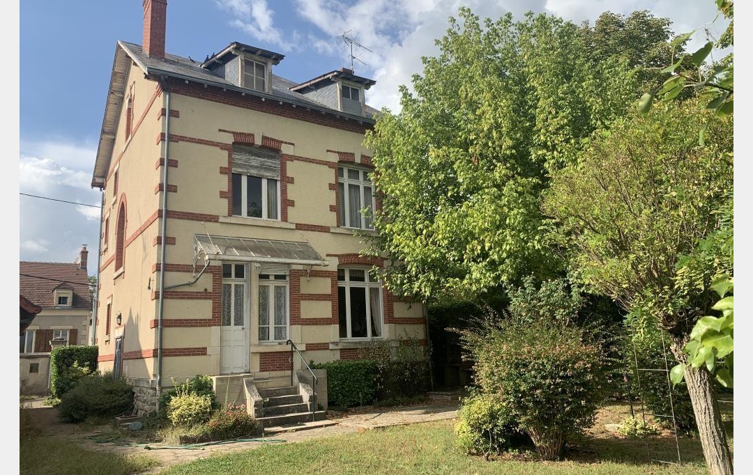 CHEVALIER IMMOBILIER : Maison / Villa | SAINT-AMAND-MONTROND (18200) | 172 m2 | 211 000 € 