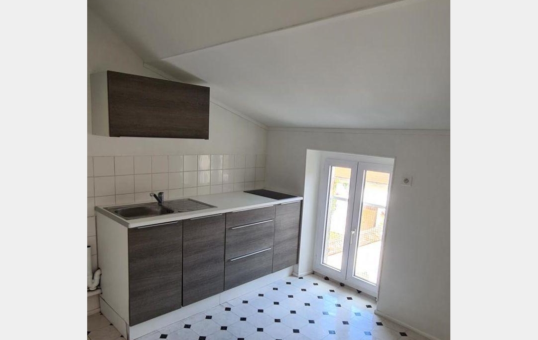 CHEVALIER IMMOBILIER : Immeuble | SAINT-AMAND-MONTROND (18200) | 180 m2 | 107 000 € 