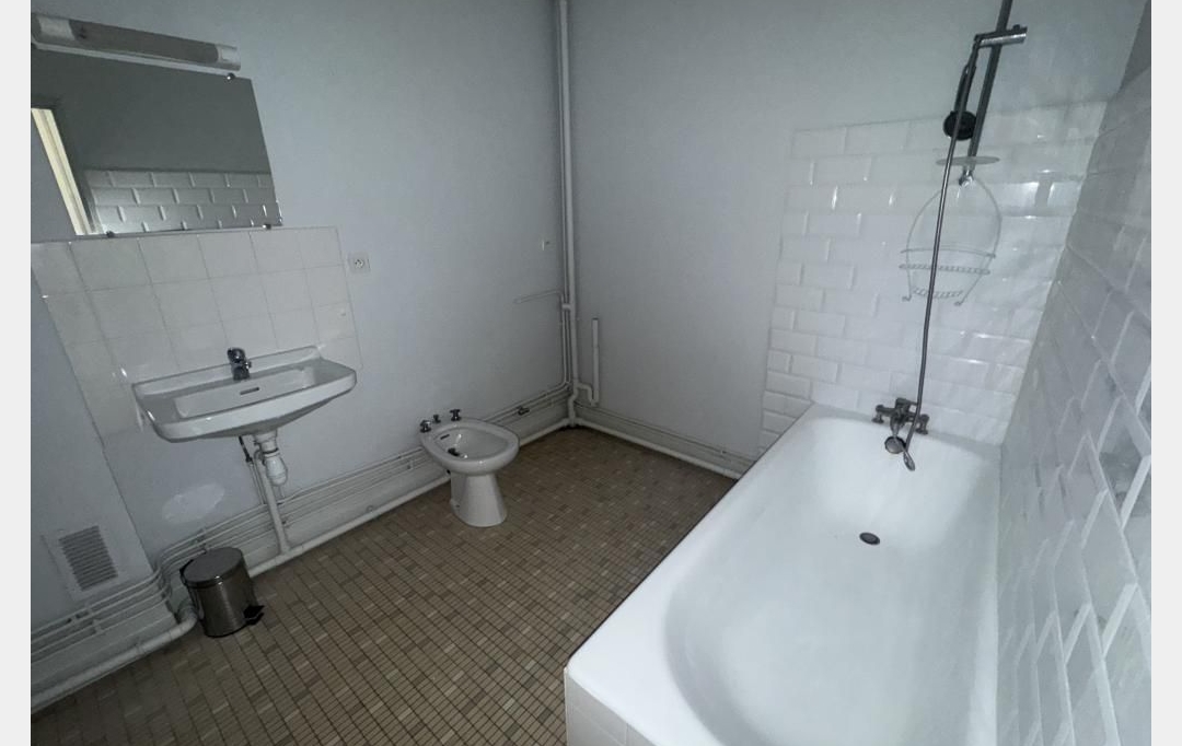 CHEVALIER IMMOBILIER : Immeuble | SAINT-AMAND-MONTROND (18200) | 575 m2 | 423 000 € 