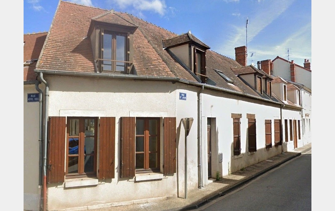 CHEVALIER IMMOBILIER : Immeuble | SAINT-AMAND-MONTROND (18200) | 220 m2 | 233 200 € 