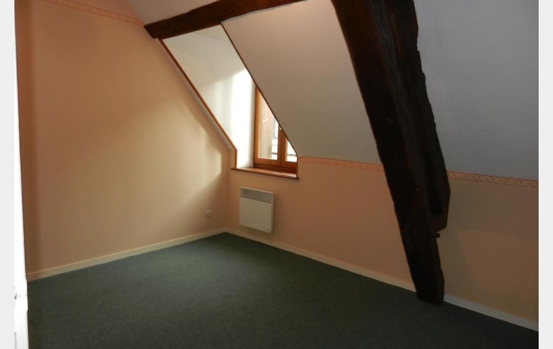 CHEVALIER IMMOBILIER : Immeuble | SAINT-AMAND-MONTROND (18200) | 220 m2 | 233 200 € 