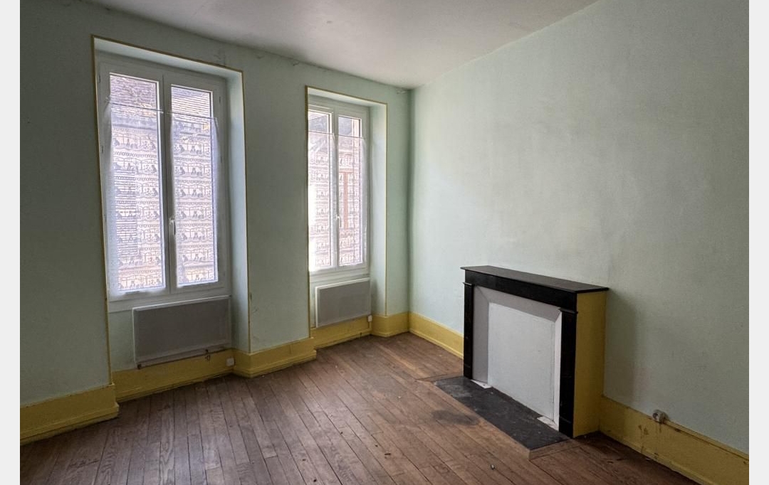 CHEVALIER IMMOBILIER : Immeuble | SAINT-AMAND-MONTROND (18200) | 100 m2 | 38 500 € 
