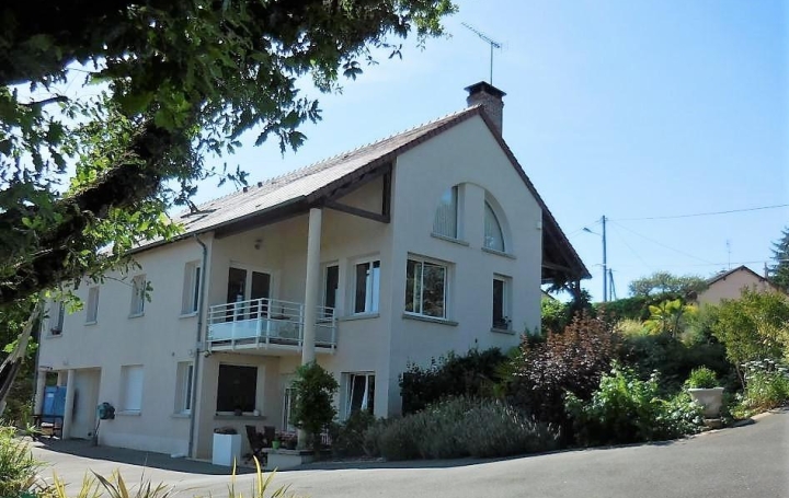 CHEVALIER IMMOBILIER : Maison / Villa | SAINT-AMAND-MONTROND (18200) | 240 m2 | 313 000 € 