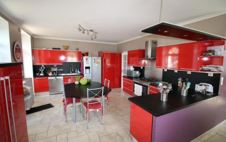 CHEVALIER IMMOBILIER : Maison / Villa | SAINT-AMAND-MONTROND (18200) | 245 m2 | 232 000 € 