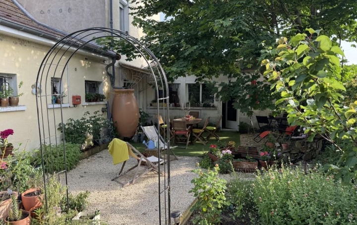 Maison SAINT-AMAND-MONTROND 185 m2 187 250 € Maison SAINT-AMAND-MONTROND 185 m2 187 250 €
