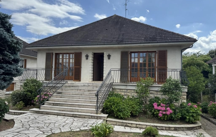 Maison   SAINT-AMAND-MONTROND  158 m2 233 200 € 