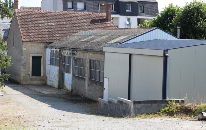 CHEVALIER IMMOBILIER : Office | SAINT-AMAND-MONTROND (18200) | 840 m2 | 180 000 € 