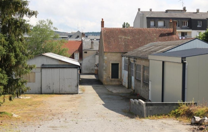 CHEVALIER IMMOBILIER : Local / Bureau | SAINT-AMAND-MONTROND (18200) | 840 m2 | 180 000 € 